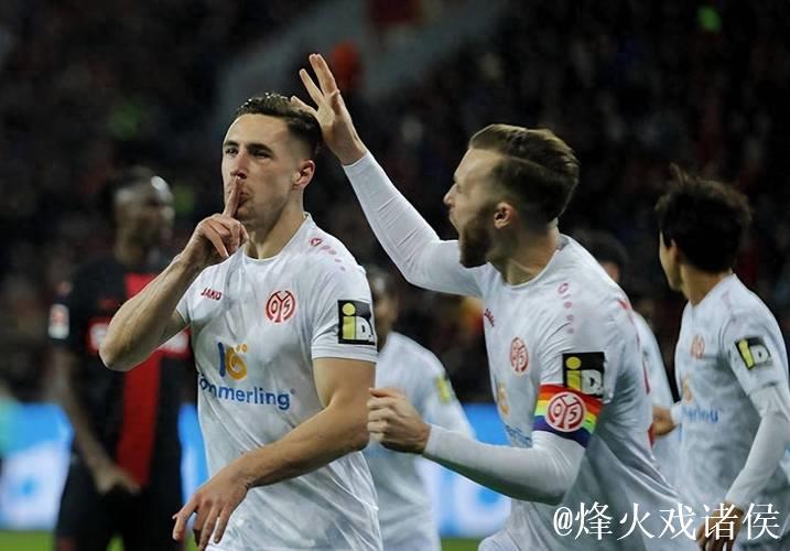 尤文、法兰克福和斯图加特有意皇社中场