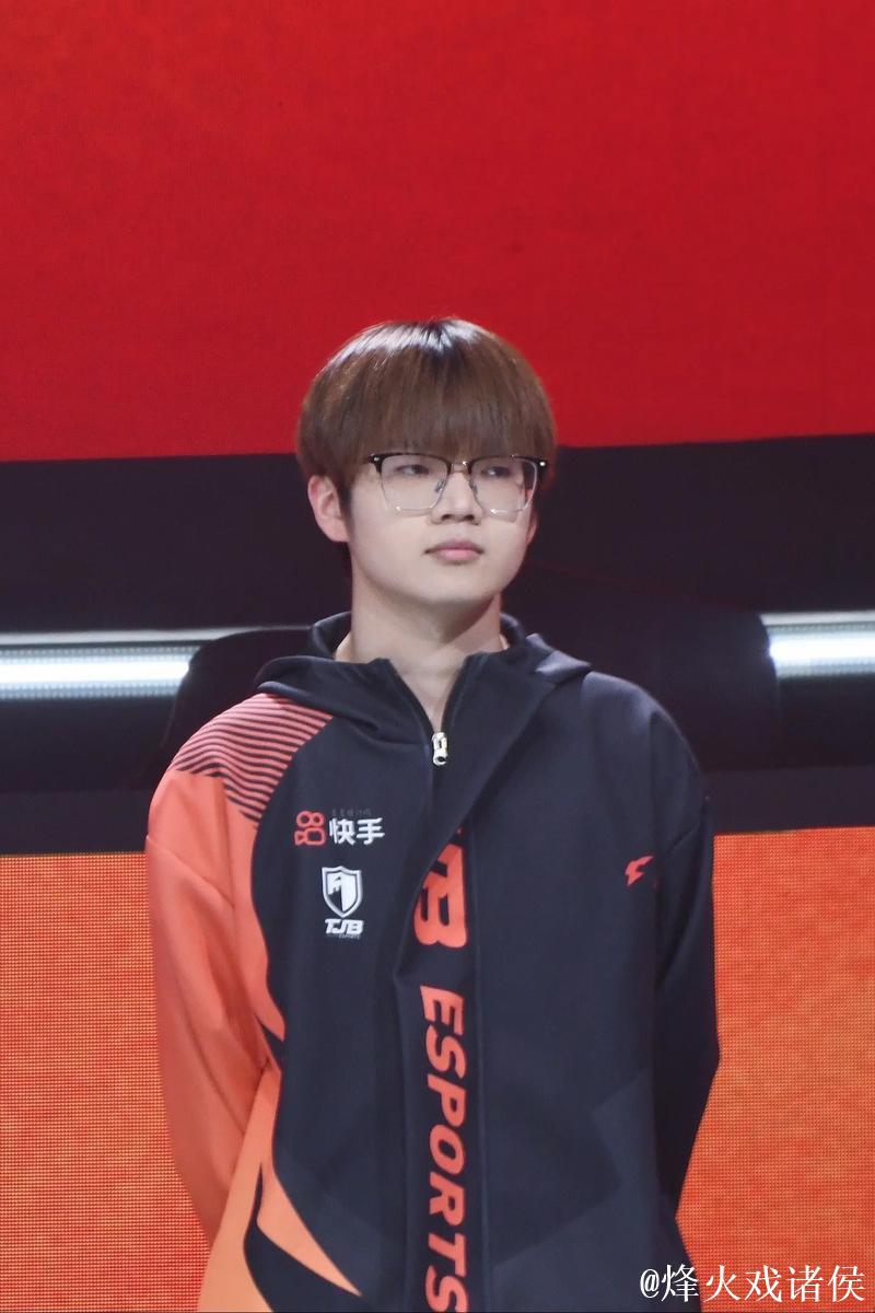 年度人气名场面提名:TJB-花花(陈玉萌)冷静应对抓准时机,枪雷齐发一敌四 年度人气名场面提名:TJB-花花(陈玉萌)冷静应对抓准时机,枪雷齐发一敌四