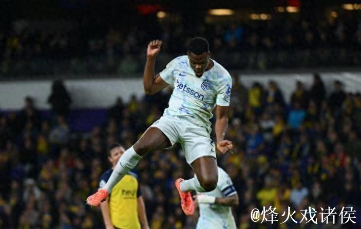 巴萨盯上国米飞翼:独造5球成焦点,违约金2500万欧! 巴萨盯上国米飞翼:独造5球成焦点,违约金2500万欧!