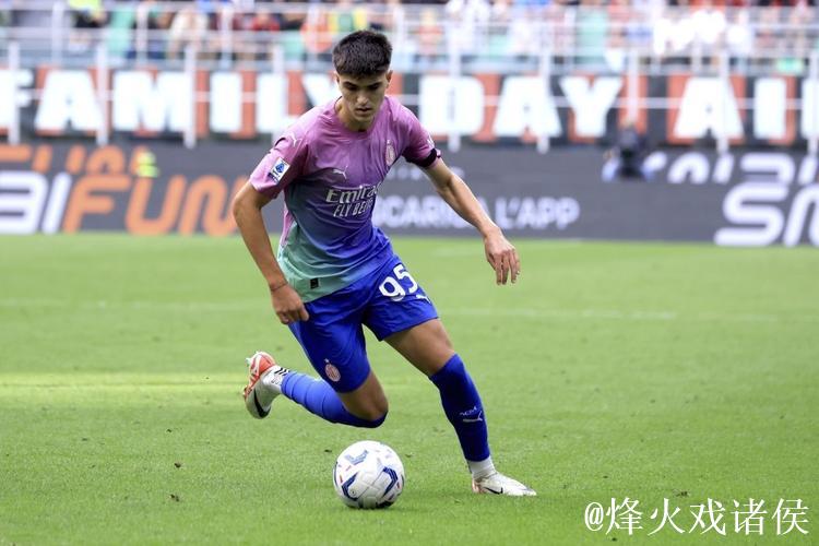 19岁350天,巴尔泰萨吉成米兰队史意甲双响最年轻后卫 19岁350天,巴尔泰萨吉成米兰队史意甲双响最年轻后卫